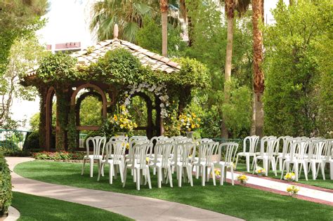 outdoor wedding reception las vegas.